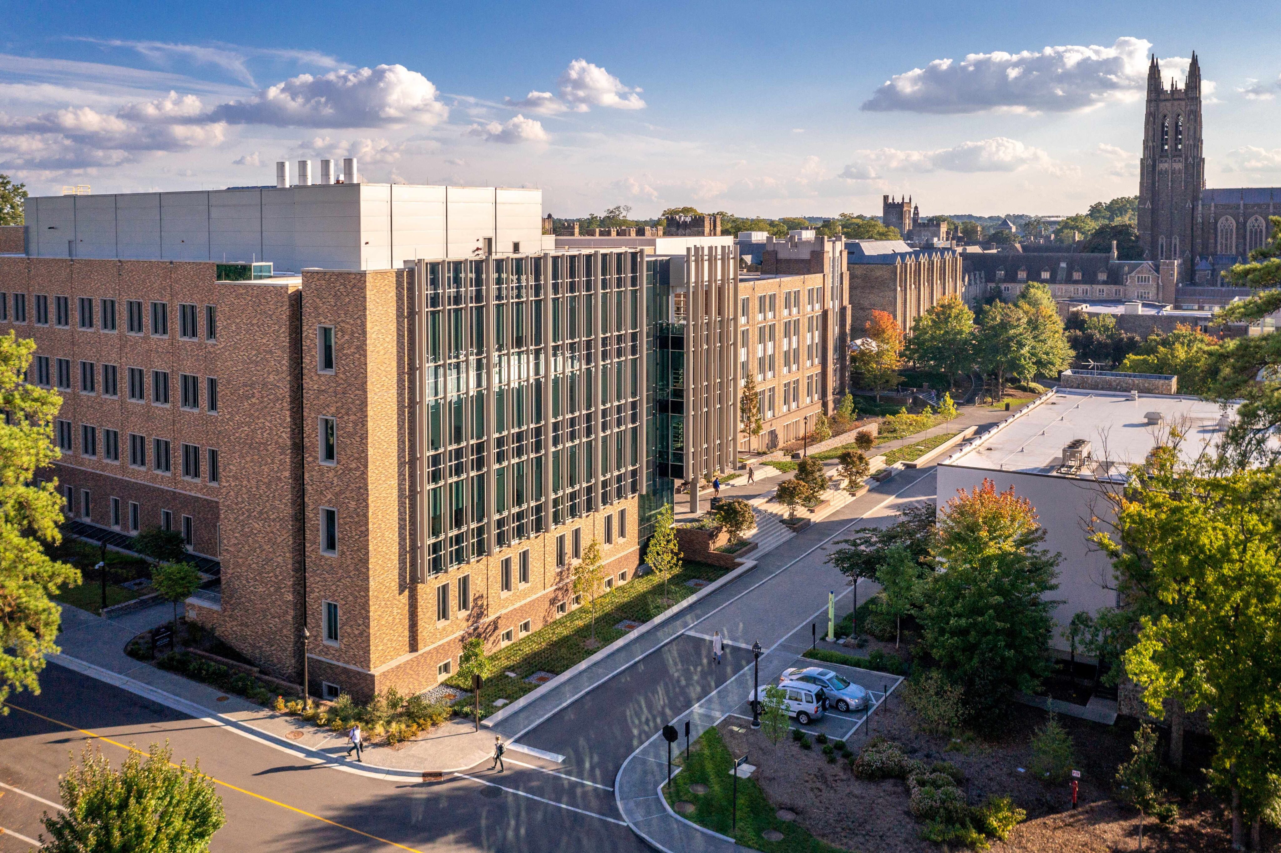 The Wilkinson Building, inaugurated in early 2021, is a state-of-the-art facility at Duke University's Pratt School of Engineering. Spanning 150,000 square feet over five levels, it significantly enhances the school's educational and research capabilities.